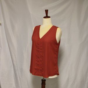 Effortless Elegance: Sleeveless White House Black Market Shirt